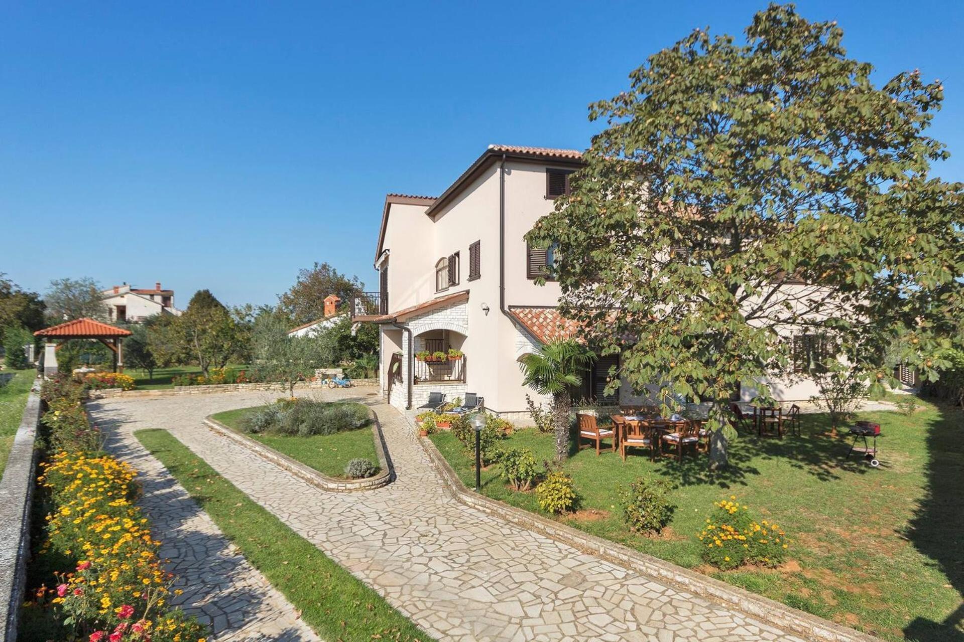 Modern, Affordable And Nicely Decorated - Paradise Gostinjska kuća *